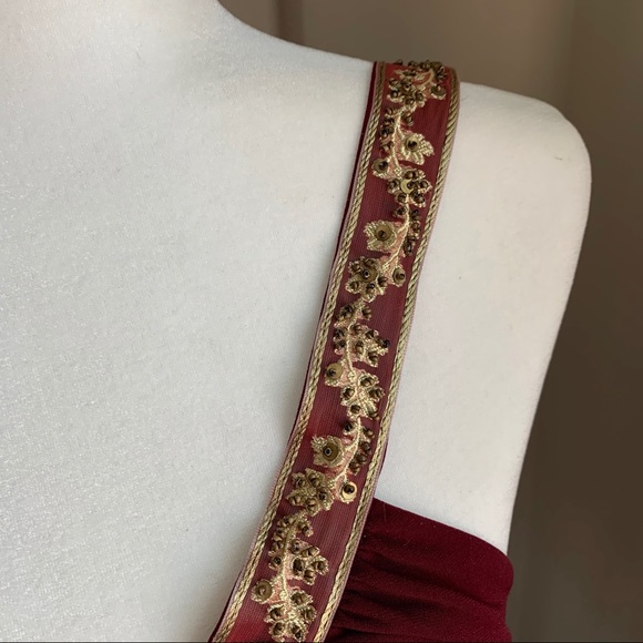 Volume Maroon Bead Detail V Neck Top - Picture 10 of 13